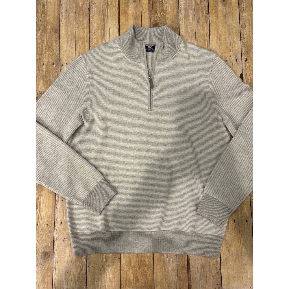 Vineyard Vines Men's Light Gray/White Striped 1/4 Zip sz Med NWOT Condition